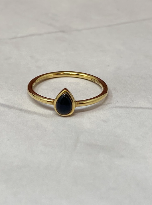 Yellow Gold Pear Onyx Ring