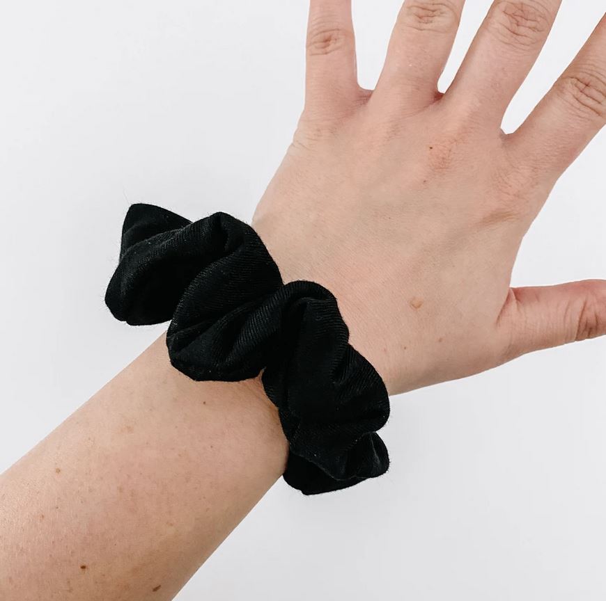 black hidden pocket cotton scrunchie