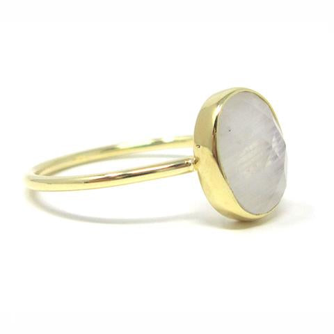 Yellow gold oval moonstone ring